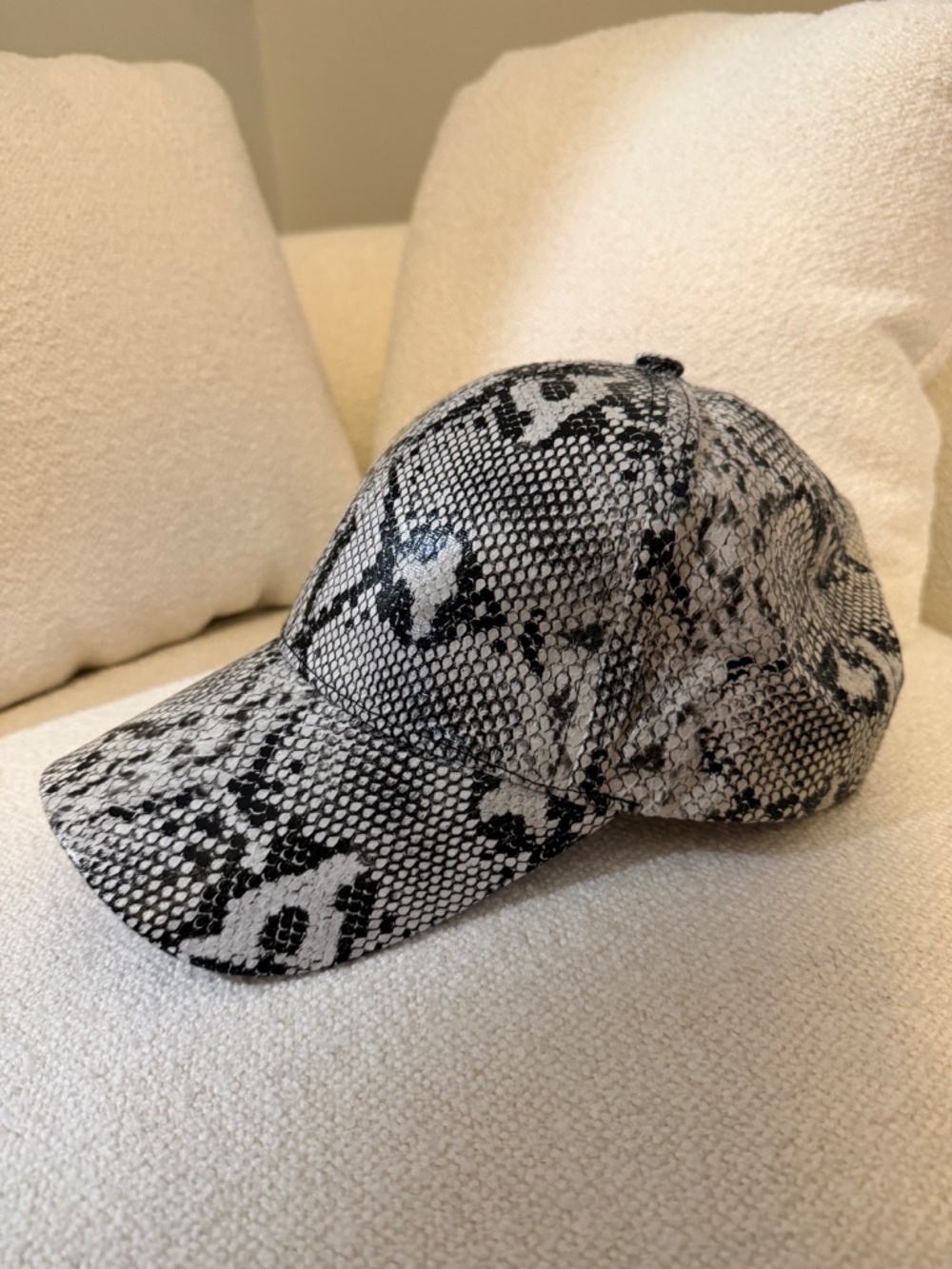 Snake Print Hat - Picture 2 of 3
